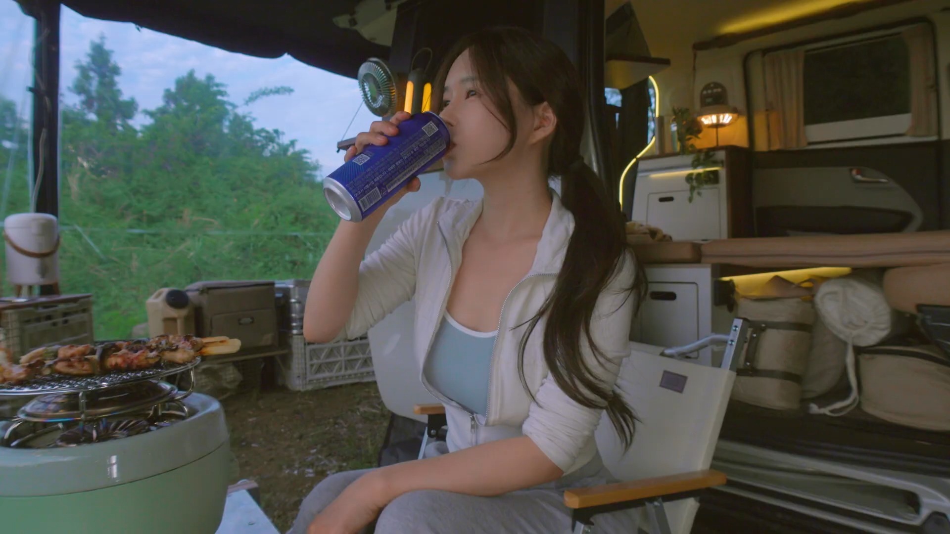 王沪宁出席全方位扩大国内需求调研协商座谈会